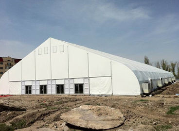 Couverture incurvée transparente adaptée aux besoins du client de textile de polyester de PVC de tente